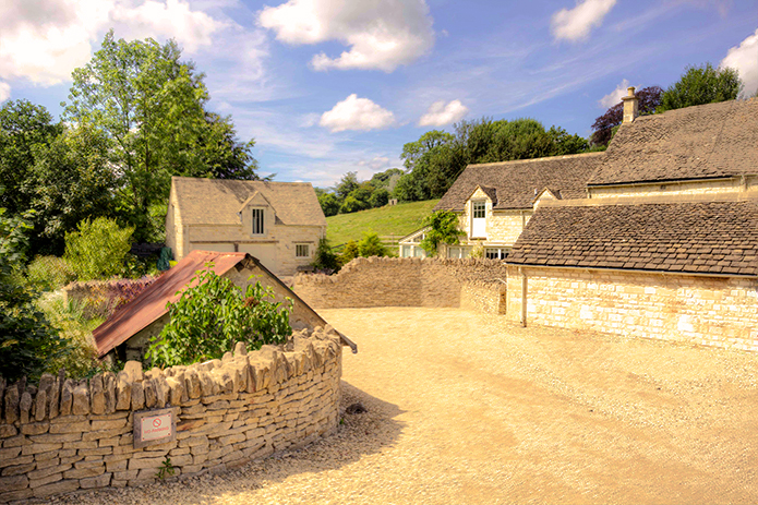 Merchant-and-Makers-Dry-Stone-Walls-43-New-Development-in-Cotswold-stone