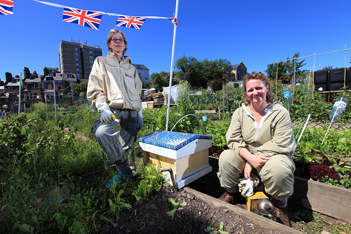 Merchant-and-Makers-Honey-Gathering-33-Urban-Beekeeping--London-Allotments