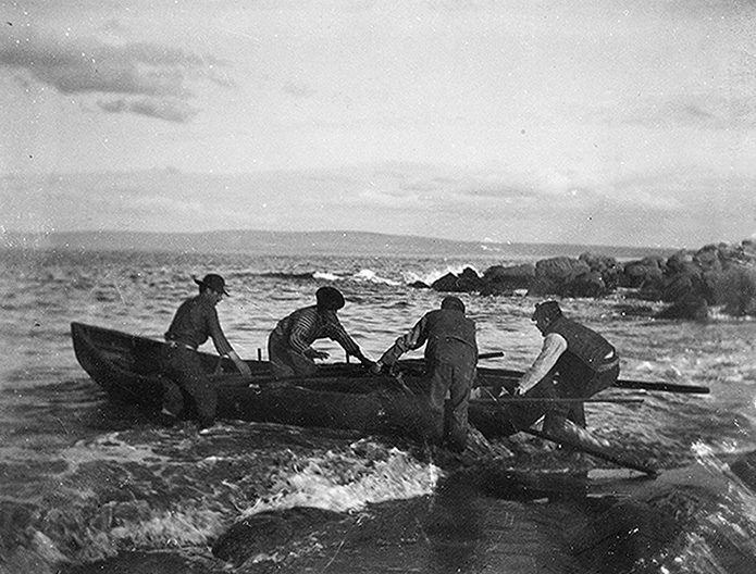 Merchant-and-Makers-Inis-Meain-17-Currach