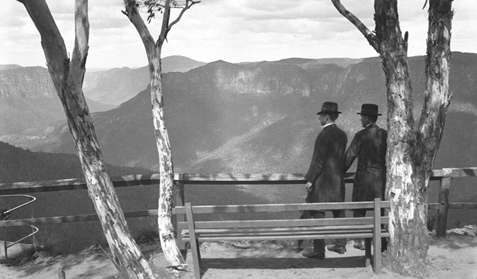 Merchant-and-Makers-Lookouts-4-Two-men-at-the-Govett's-Leap-lookout-in-the-Blue-Mountains,-1913-1929
