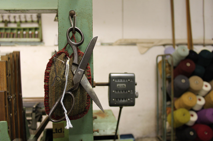 Merchant-and-Makers-Molloy-&-Sons-Donegal-Tweed-21-Scissors-on-the-loom
