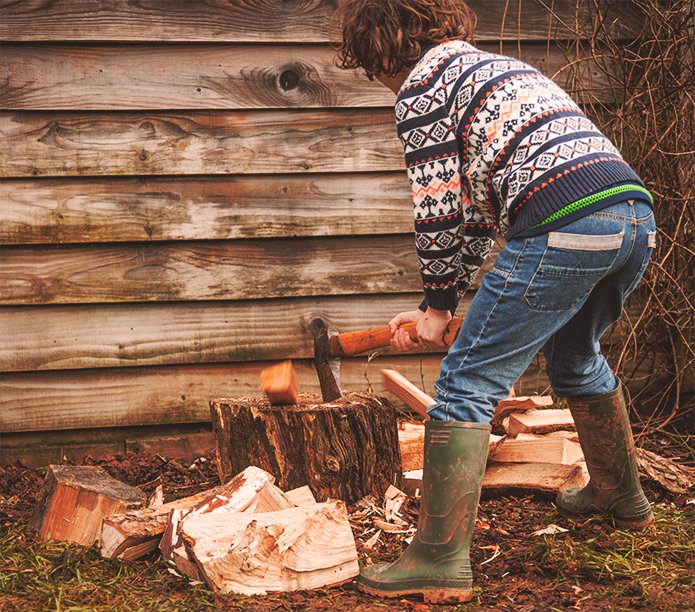 Merchant-and-Makers-How-To-Split-Firewood-Splitting-by-Vince-Thurkettle-4-Children
