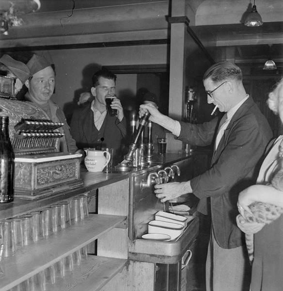 Merchant-and-Makers-History-of-Real-Ale-10-Pulling-a-pint-of-beer