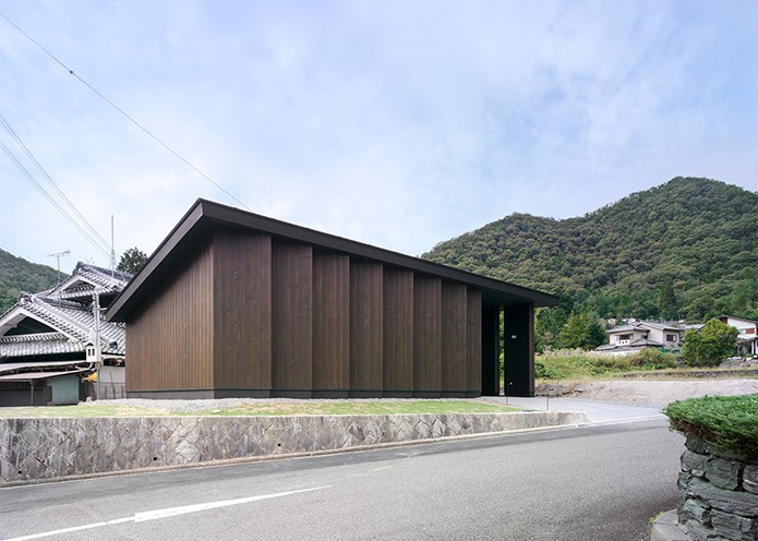 Merchant-and-Makers-Japanese-Architecture-10-Inagawa-Cemetery-warehouse-cedar-side