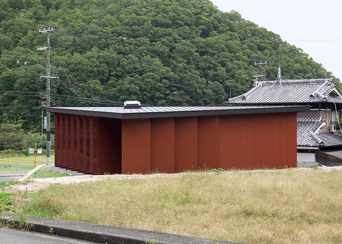 Merchant-and-Makers-Japanese-Architecture-11-Inagawa-Cemetery-warehouse-with-red-iron-oxide-coating