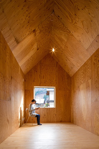 Merchant-and-Makers-Japanese-Architecture-8-Micro-home-interior