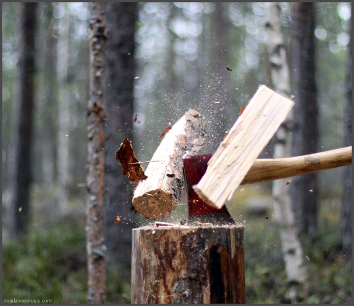 merchant-and-makers-how-to-care-for-your-axe-2-axe-splitting-wood-courtesy-of-panu-savolainen