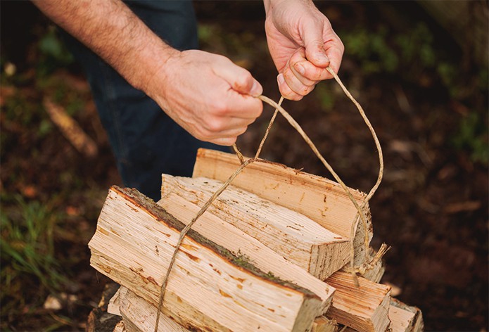 merchant-and-makers-how-to-make-a-perfect-wood-fire-7-bundling-kindling