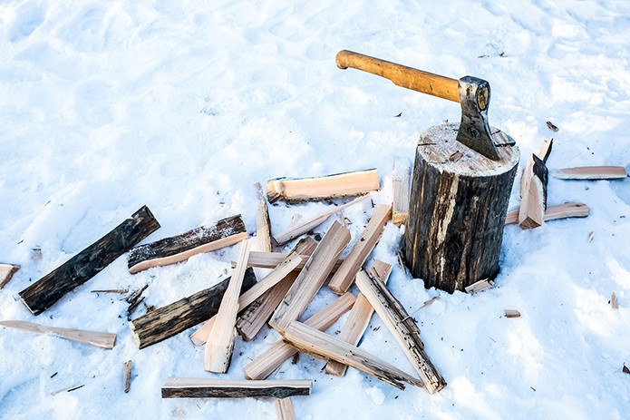 merchant-and-makers-how-to-split-kindling-1