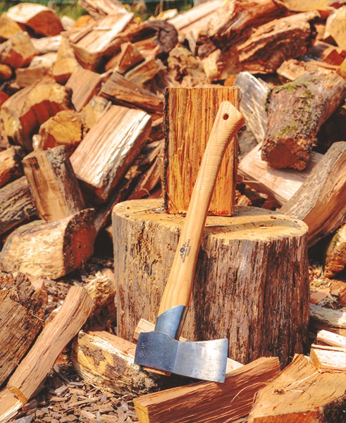 merchant-and-makers-how-to-split-kindling-5-splitting-axe-on-chopping-block