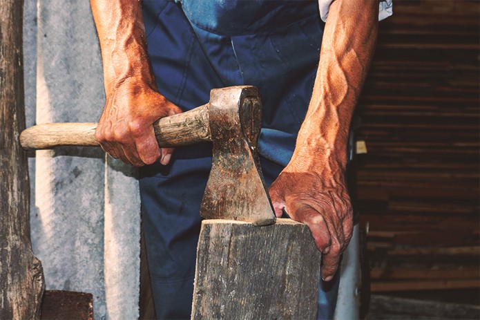 merchant-and-makers-how-to-split-kindling-8-heavy-axe