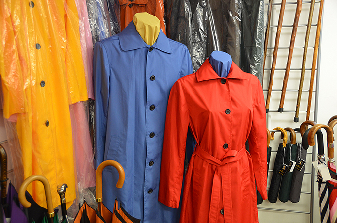 Merchant-and-Makers-Fox-Umbrellas-32-Raincoat