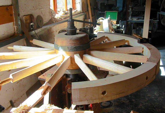 Merchant-and-Makers-Mike-Rowland-and-Son-Wheelwrights-17-Adding-Felloes