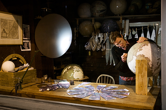 Merchant-and-Makers-Bellerby-and-Co-Globemakers-24---by-Tanja-Schimpl