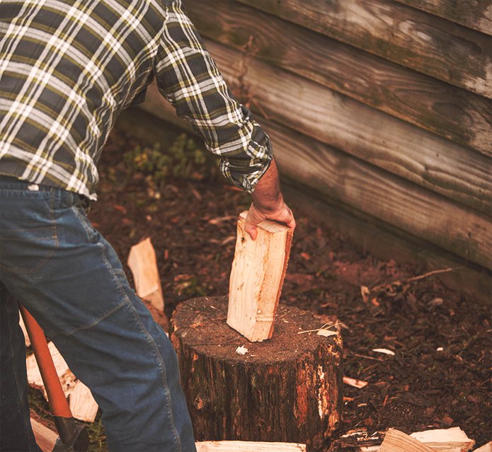 Merchant-and-Makers-How-To-Split-Firewood-Splitting-by-Vince-Thurkettle-6-Placing-Wood