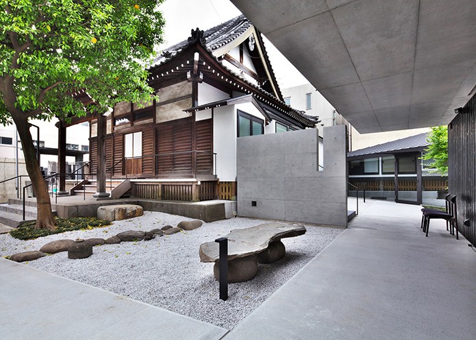 Merchant-and-Makers-Japanese-Architecture-14-Buddhist-temple-grounds