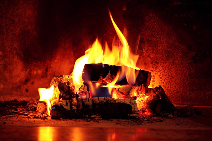 merchant-and-makers-how-to-make-a-perfect-wood-fire-15