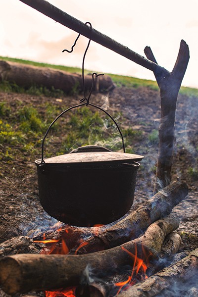 merchant-and-makers-how-to-make-a-perfect-wood-fire-5-pot