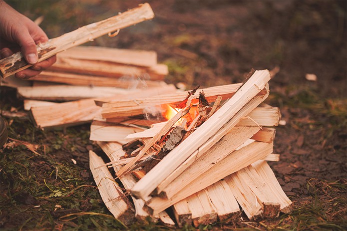 merchant-and-makers-how-to-make-a-perfect-wood-fire-9-kindling