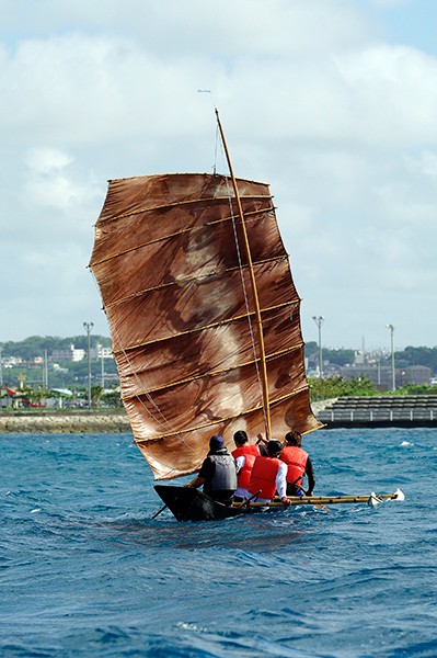 Merchant-and-Makers-Japanese-Boatbuilding-18-Okinawan-sabani-sailing