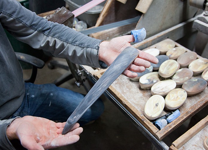 Merchant-and-Makers-Making-a-Shoehorn-by-Abbeyhorn-15